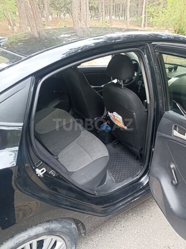 Hyundai Accent-8