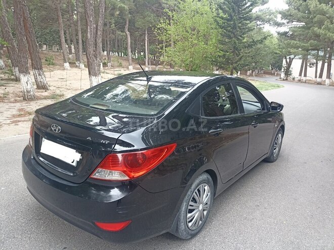 Hyundai Accent-7