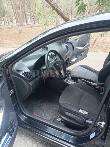 Hyundai Accent-10