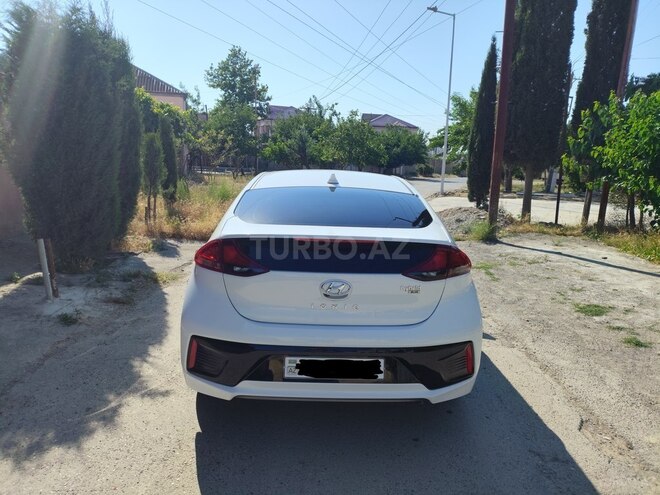 Hyundai IONIQ-2