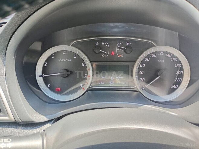 Nissan Tiida-5