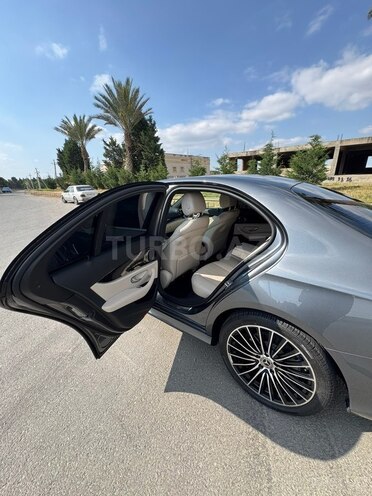 Mercedes E 300-9