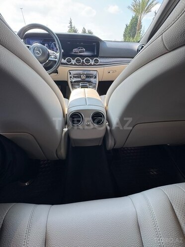 Mercedes E 300-12