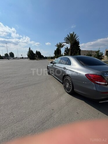 Mercedes E 300-13