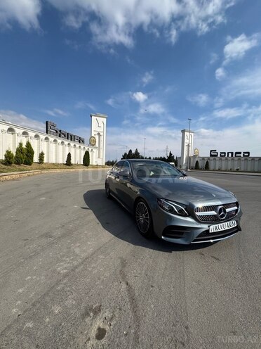Mercedes E 300-17
