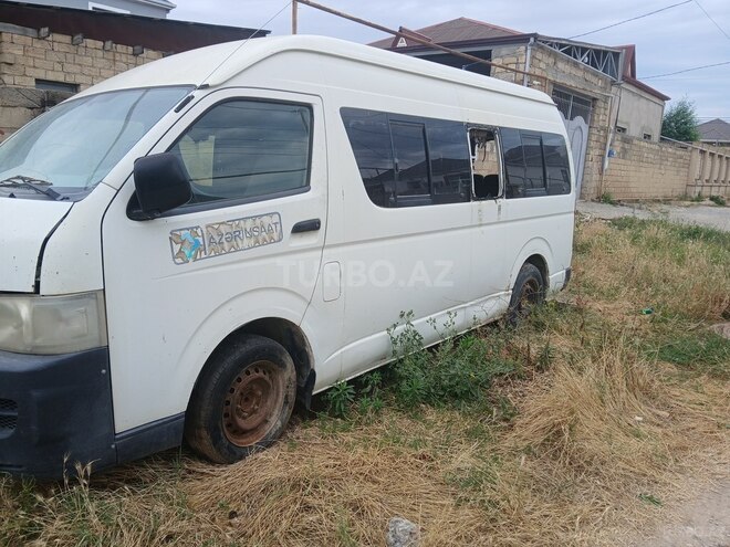 Toyota HiAce-4