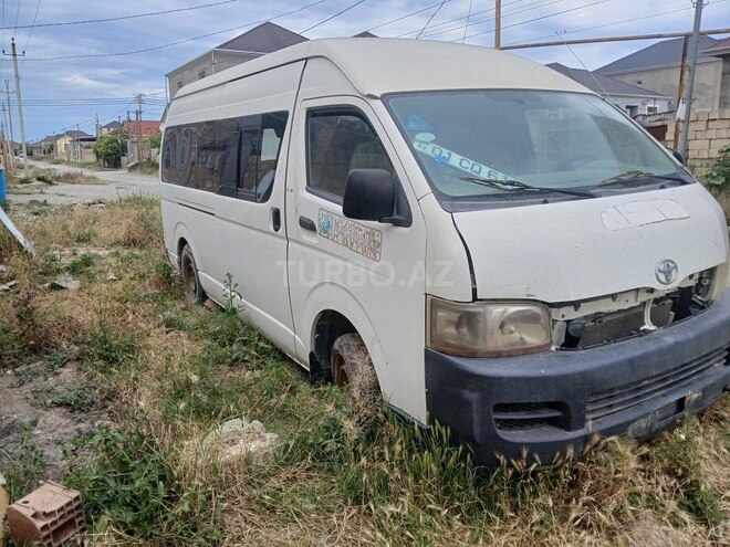 Toyota HiAce-5