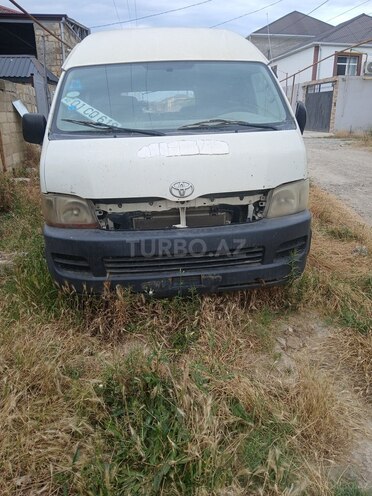 Toyota HiAce-1