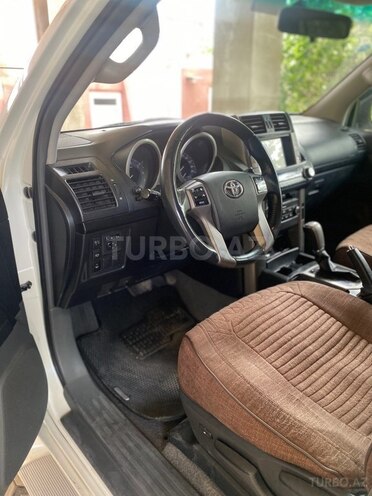 Toyota Land Cruiser Prado-5