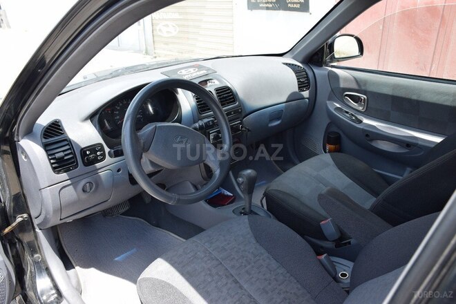 Hyundai Accent-5