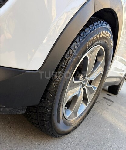 Hyundai Grand Santa Fe-12