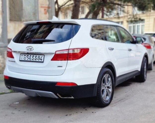 Hyundai Grand Santa Fe-3