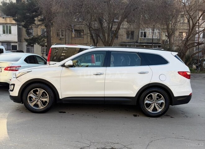 Hyundai Grand Santa Fe-5
