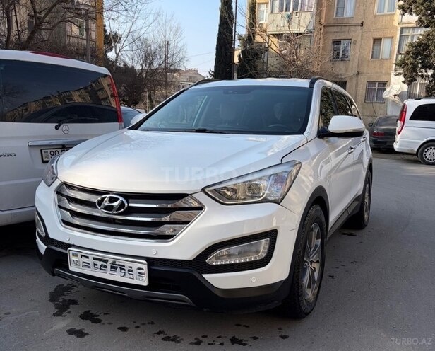 Hyundai Grand Santa Fe-1