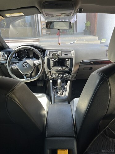 Volkswagen Jetta-6