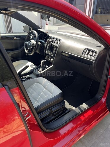 Volkswagen Jetta-5
