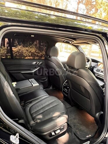 BMW X7-9