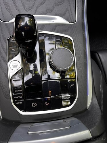 BMW X7-15