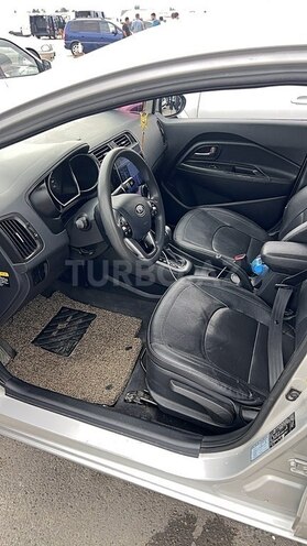Kia Rio-5
