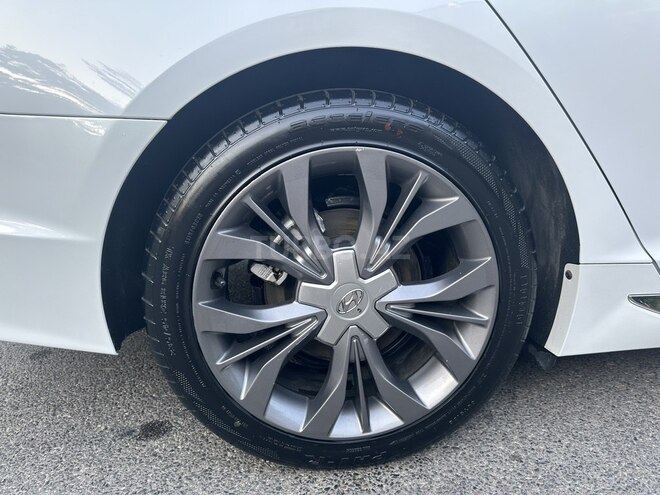 Hyundai Sonata-8
