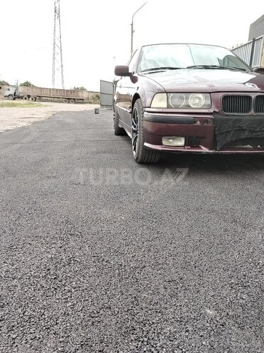 BMW 320-3