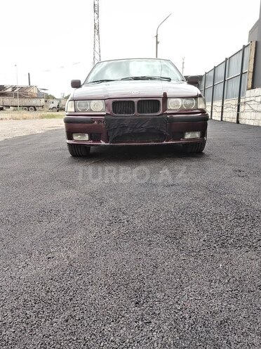 BMW 320-1