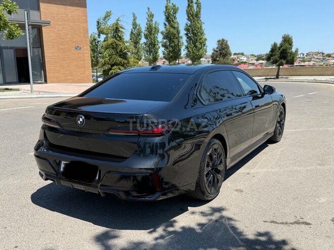 BMW i7-7