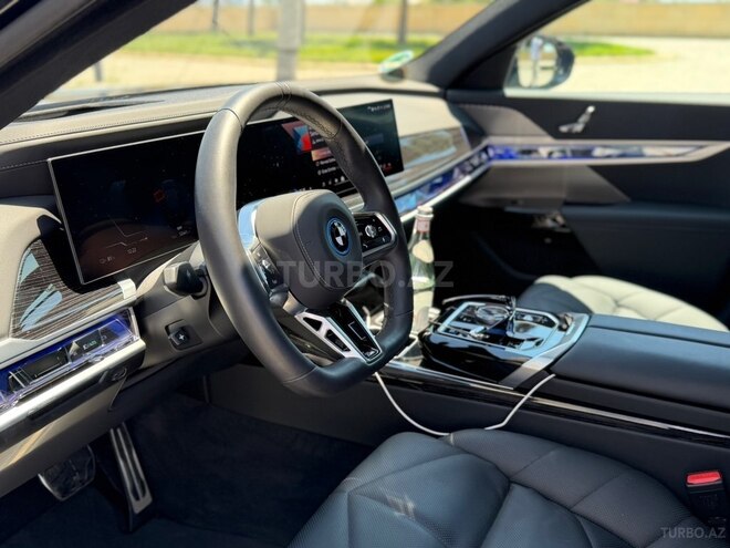 BMW i7-10