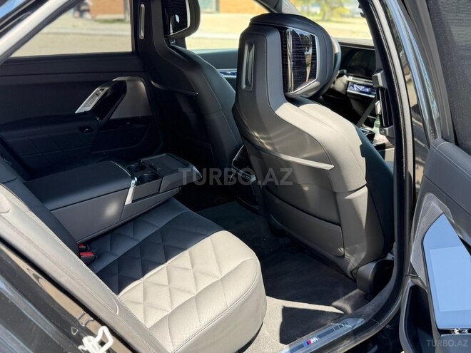 BMW i7-12