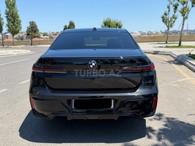 BMW i7-8