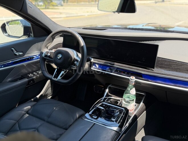 BMW i7-11