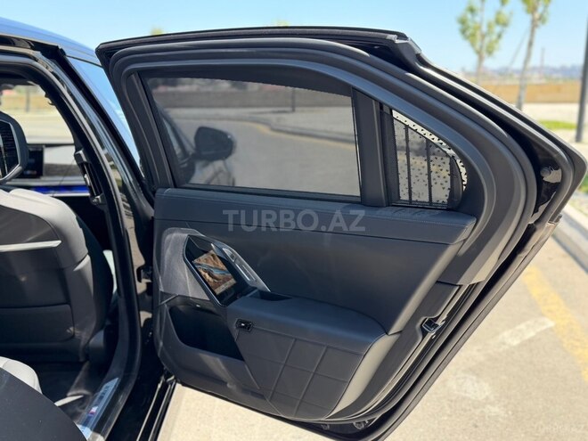 BMW i7-13