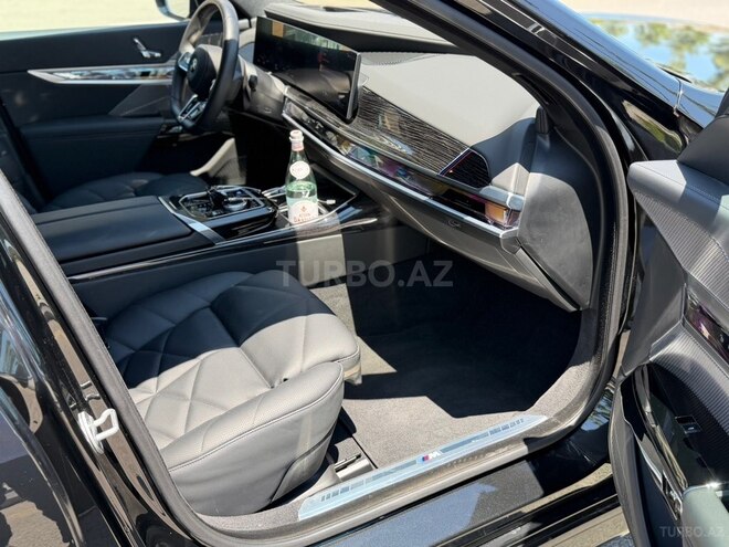 BMW i7-14