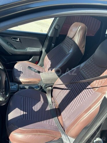 Hyundai Elantra-13
