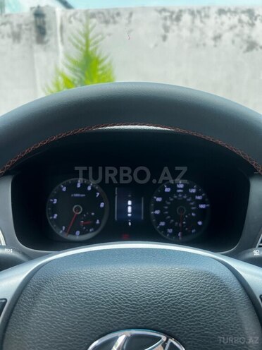 Hyundai Sonata-4