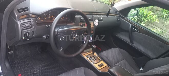 Mercedes E 240-2