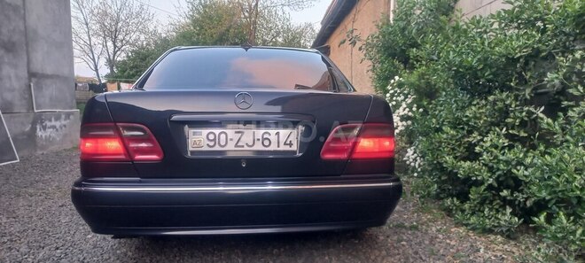 Mercedes E 240-3