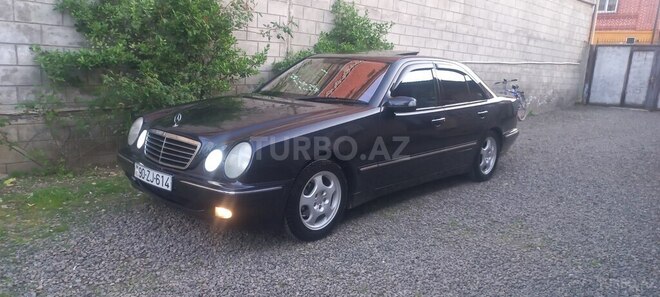 Mercedes E 240-4
