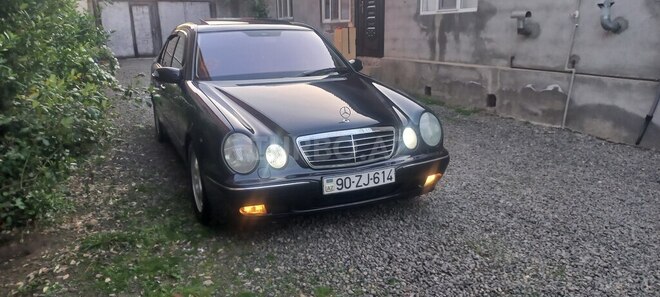 Mercedes E 240-5