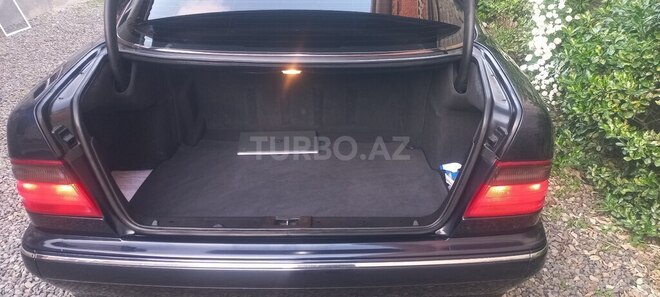 Mercedes E 240-7