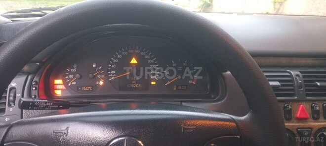 Mercedes E 240-10