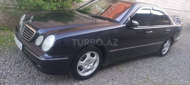 Mercedes E 240-11