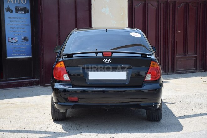 Hyundai Accent-11