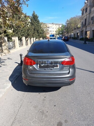Ford Fiesta-7