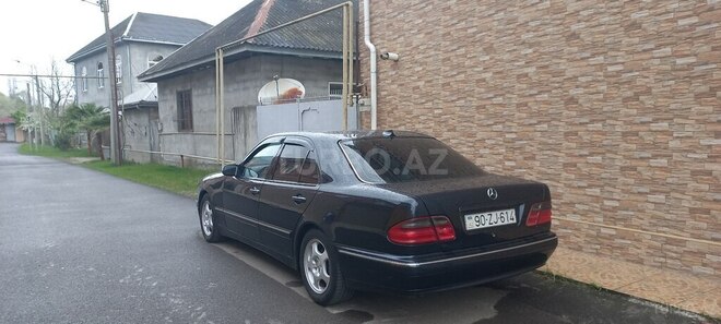 Mercedes E 240-16