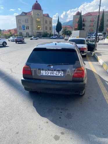 Volkswagen Golf-3