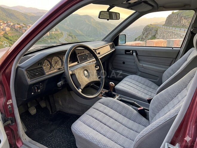 Mercedes 190-5