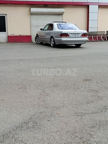 Mercedes E 270-6