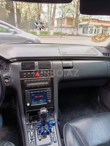 Mercedes E 270-11