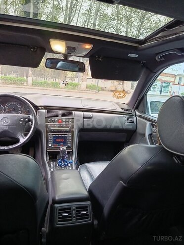 Mercedes E 270-10
